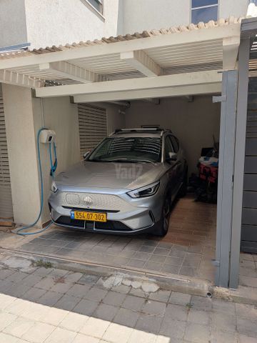 מודעת רכב אם ג'י ZS