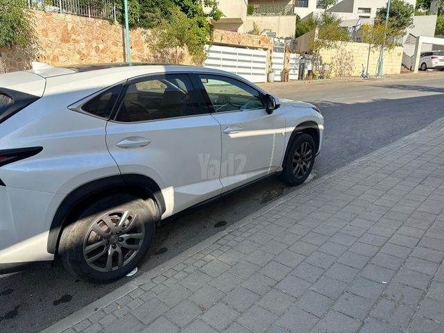 מודעת רכב לקסוס NX