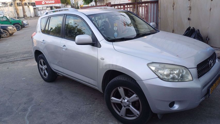מודעת רכב טויוטה RAV4