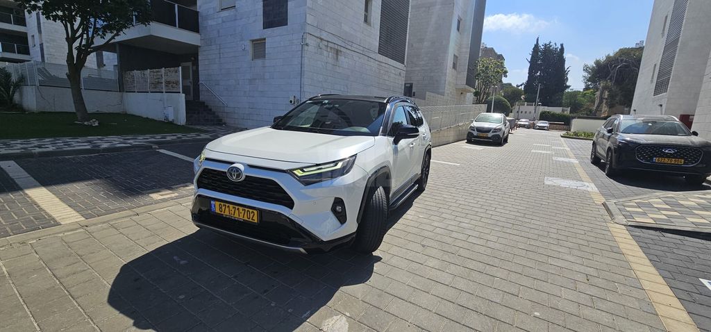 מודעת רכב טויוטה RAV4