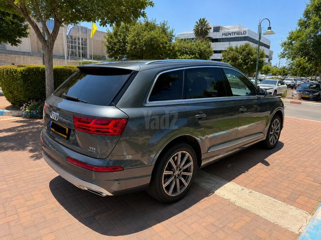 מודעת רכב אאודי Q7 2