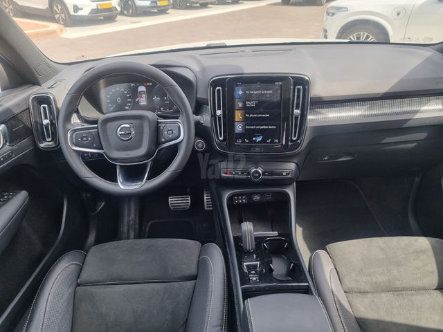 מודעת רכב וולוו XC40 3