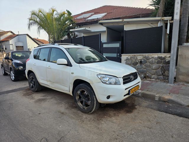 מודעת רכב טויוטה RAV4