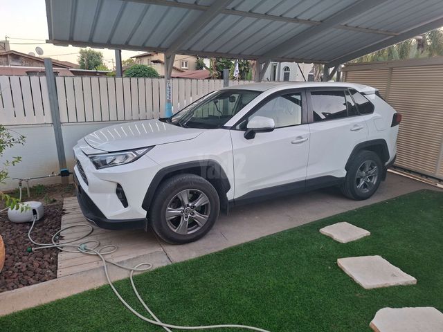 מודעת רכב טויוטה RAV4