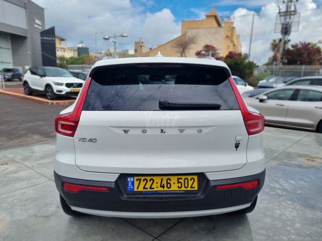 מודעת רכב וולוו XC40 3