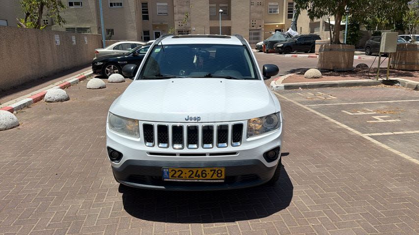 מודעת רכב ג'יפ קומפאס