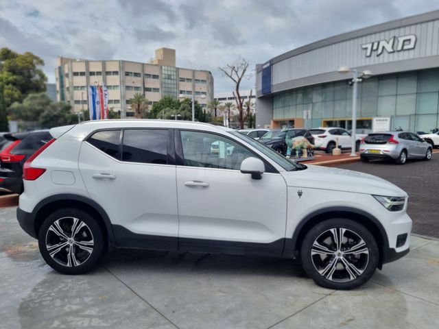 מודעת רכב וולוו XC40 2