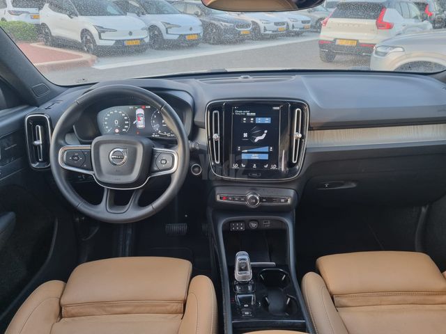 מודעת רכב וולוו XC40 3