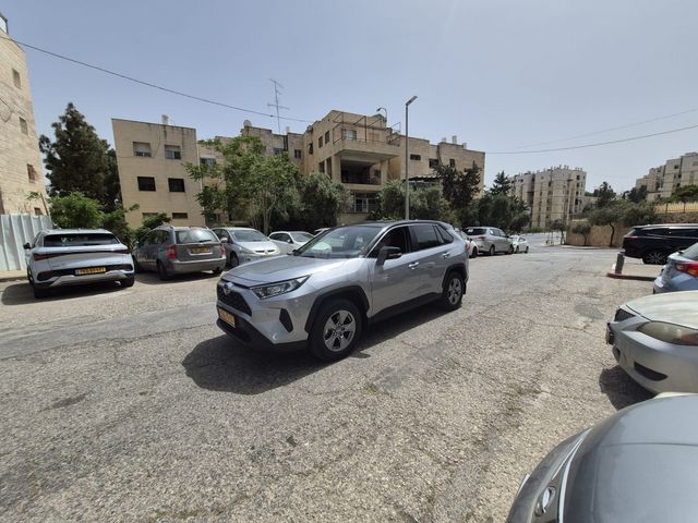 מודעת רכב טויוטה RAV4