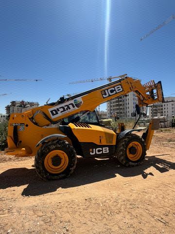 מודעת רכב מעמיס טלסקופי