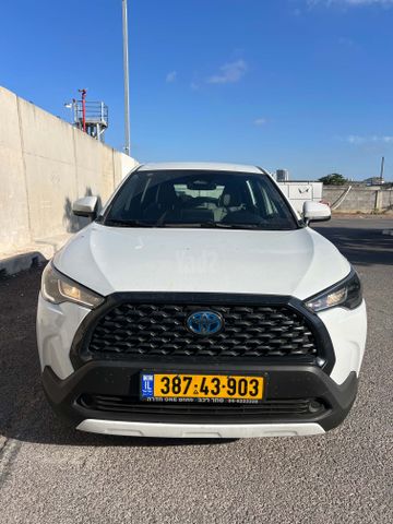 מודעת רכב טויוטה קורולה קרוס