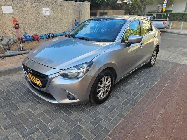 מודעת רכב מאזדה 2