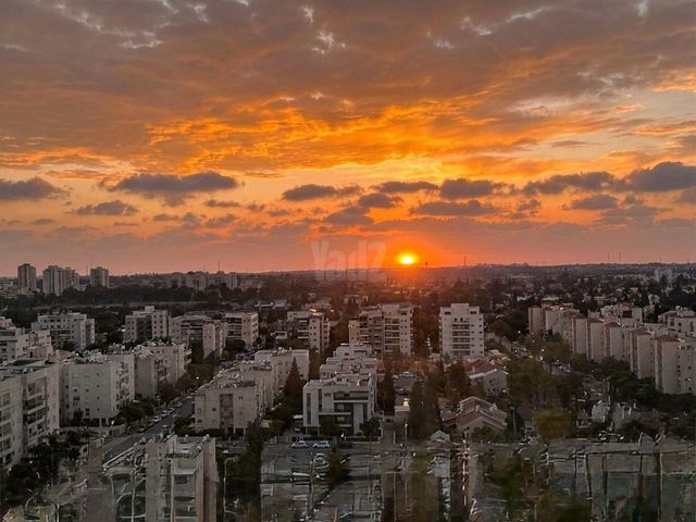 חרמון 16