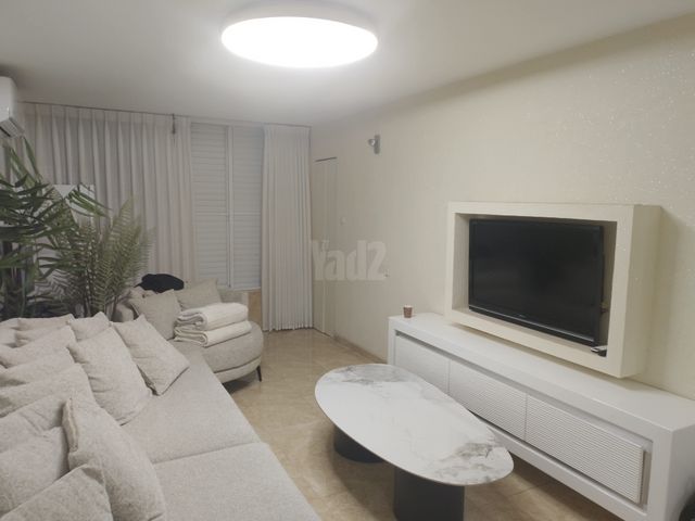 יקותיאל אדם 8