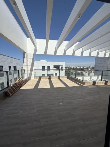 יבנה 15
