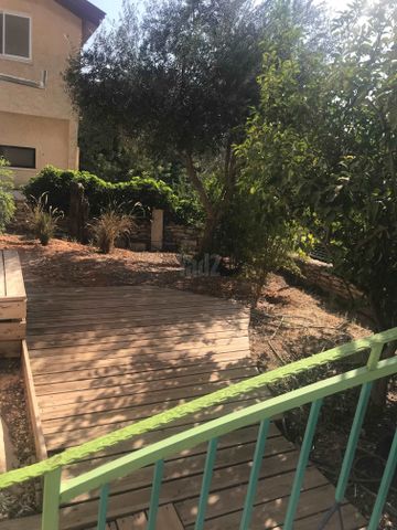 ברקת 27