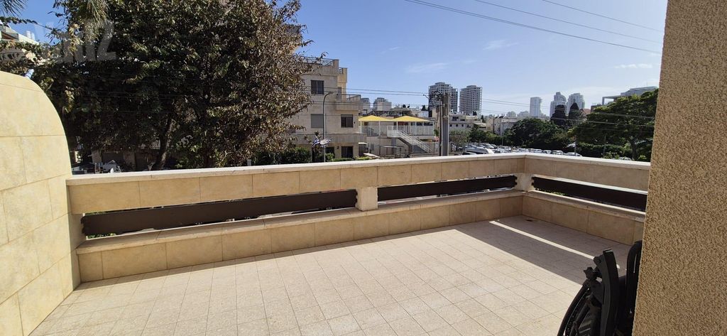 תמונה 6 של דירת 5 חדרים להשכרה בנתניה