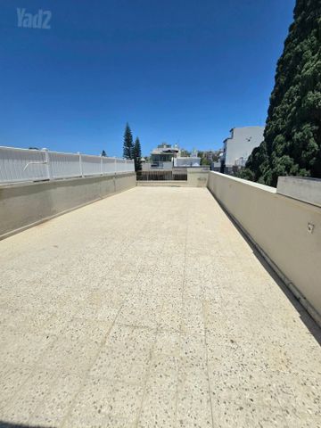 מרכז, קרית עבודה