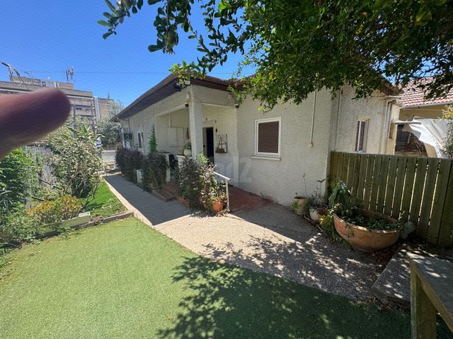 השרון 7