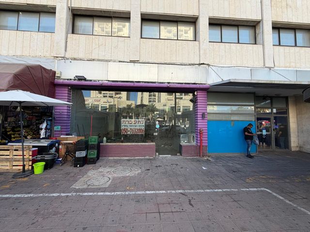 חנויות/ שטח מסחרי