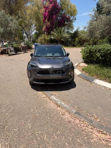 מודעת רכב טויוטה יאריס קרוס