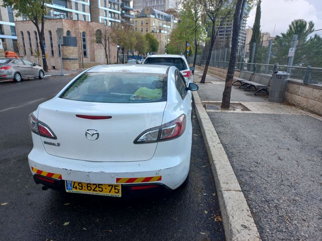 מודעת רכב מאזדה 3