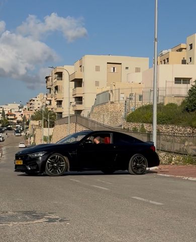 מודעת רכב ב מ וו סדרה 4