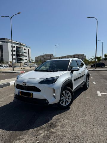מודעת רכב טויוטה יאריס קרוס