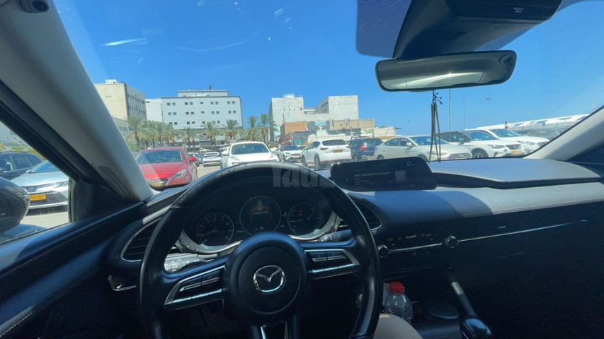 מודעת רכב מאזדה 3