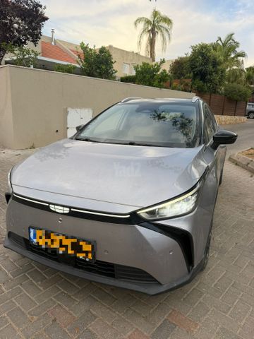 מודעת רכב ג׳ילי Geometry C