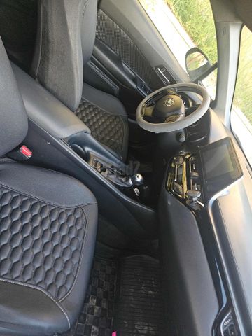 מודעת רכב טויוטה C-HR
