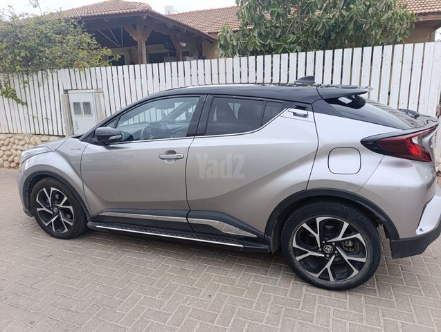 מודעת רכב טויוטה C-HR