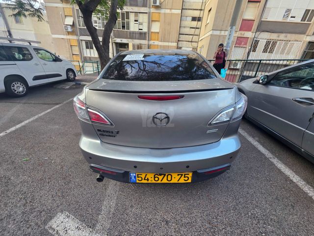 מודעת רכב מאזדה 3