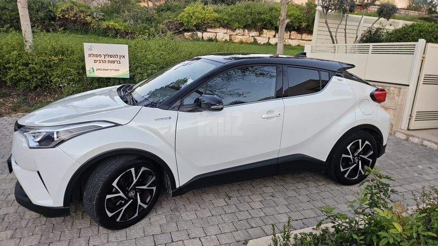 מודעת רכב טויוטה C-HR