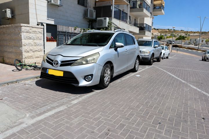 מודעת רכב טויוטה ורסו