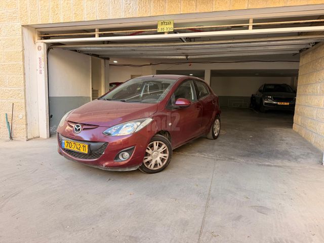 מודעת רכב מאזדה 2