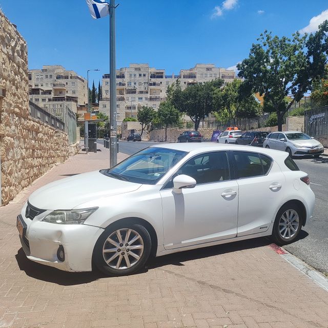 מודעת רכב לקסוס CT