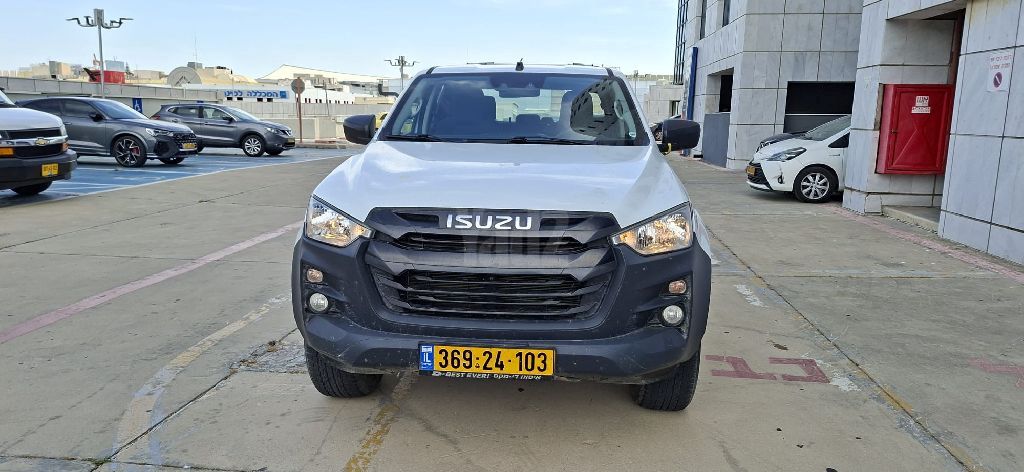 מודעת רכב איסוזו די-מקס