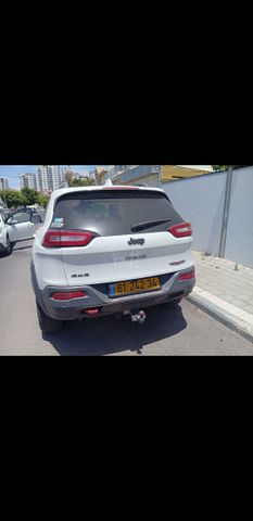 מודעת רכב ג'יפ צ'ירוקי