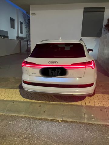 מודעת רכב אאודי E-tron