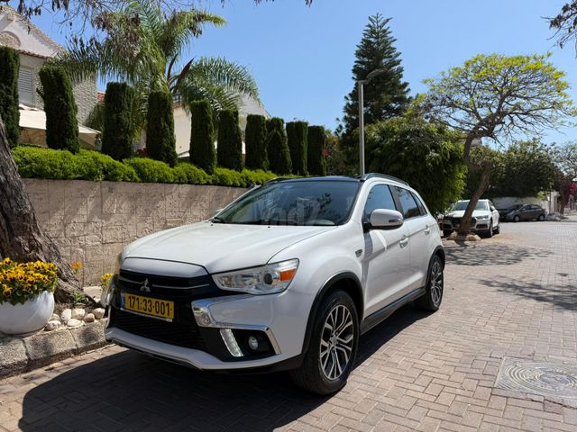 מודעת רכב מיצובישי ASX