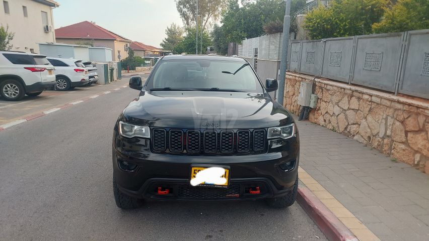 מודעת רכב ג'יפ גרנד צ'ירוקי