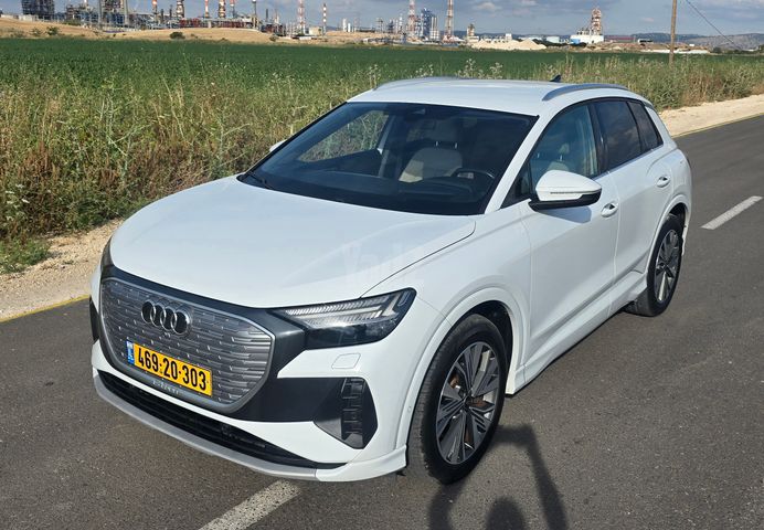 מודעת רכב אאודי Q4 e-tron