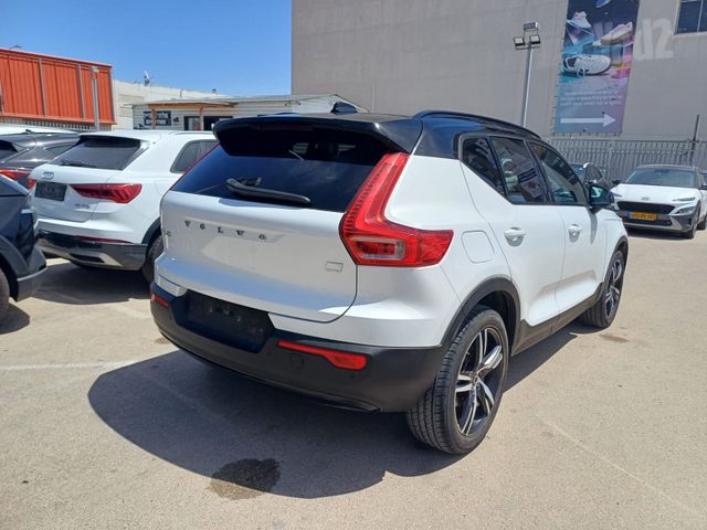 מודעת רכב וולוו XC40 2