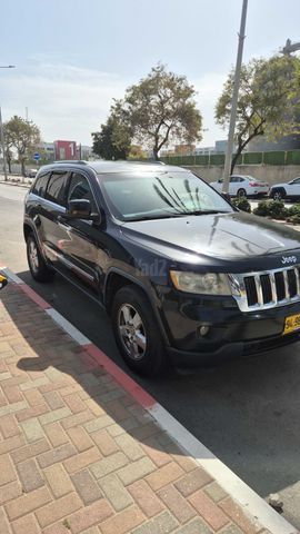 מודעת רכב ג'יפ גרנד צ'ירוקי