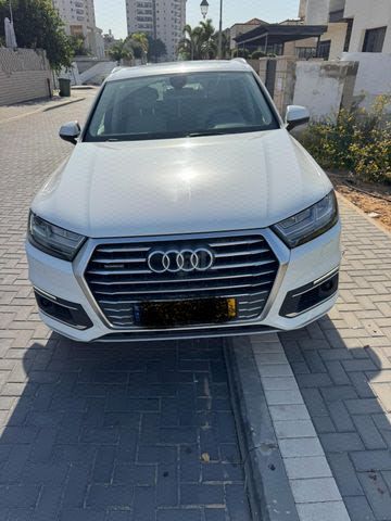מודעת רכב אאודי Q7
