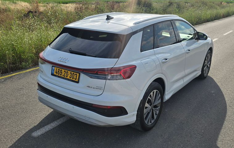 מודעת רכב אאודי Q4 e-tron