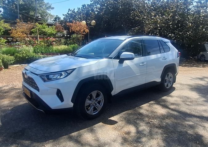 מודעת רכב טויוטה RAV4