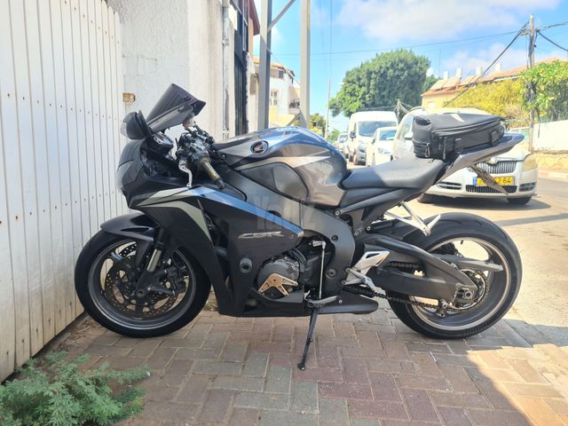 מודעת רכב הונדה CBR1000RR