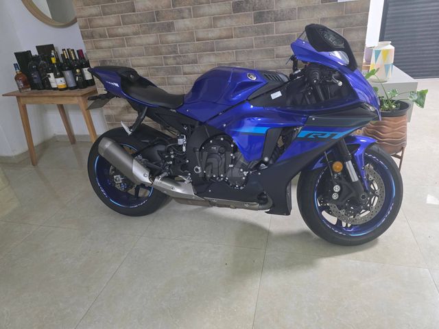 מודעת רכב ימאהה YZF-R1